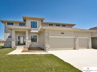 9960 S 105th Ave, Papillion, NE 68046