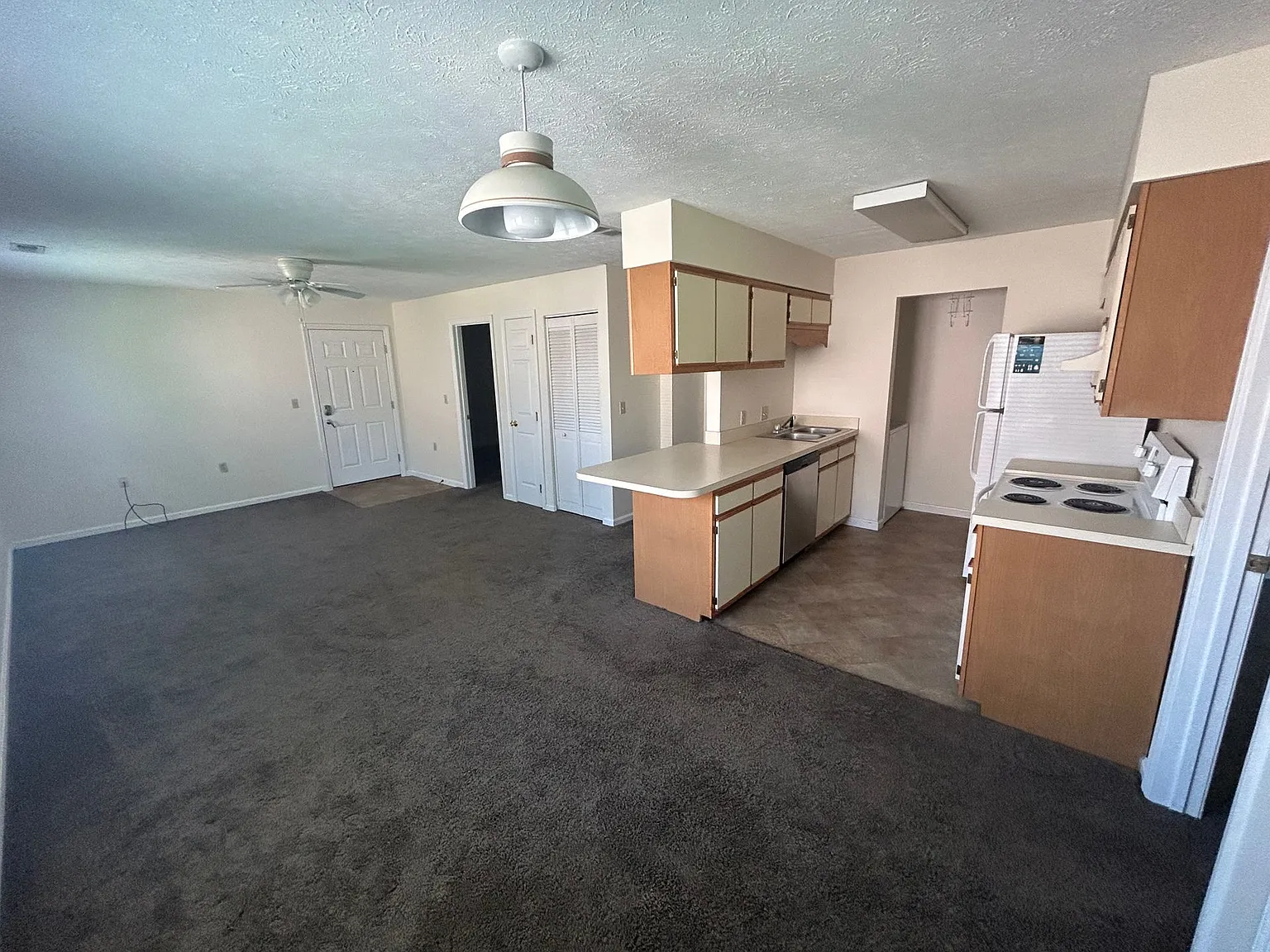 Bridgeport Landing Apartments — Photo 3
