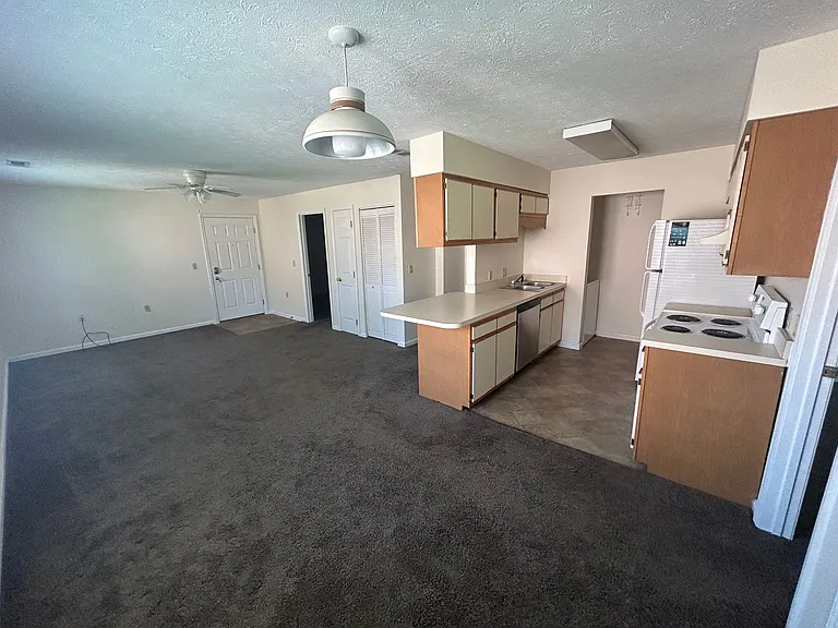 Bridgeport Landing Apartments — Photo 3