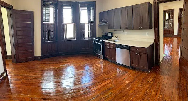 Building Photo - 4023 Pine St #2