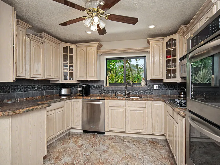 9708 Erica Ct — Photo 22
