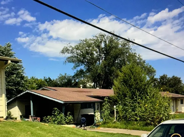 1804 SW 66th St, Topeka, KS 66619