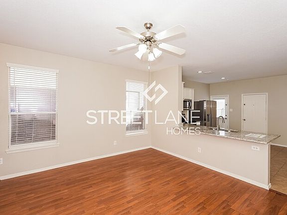 4th image of 919 Jamie Dr