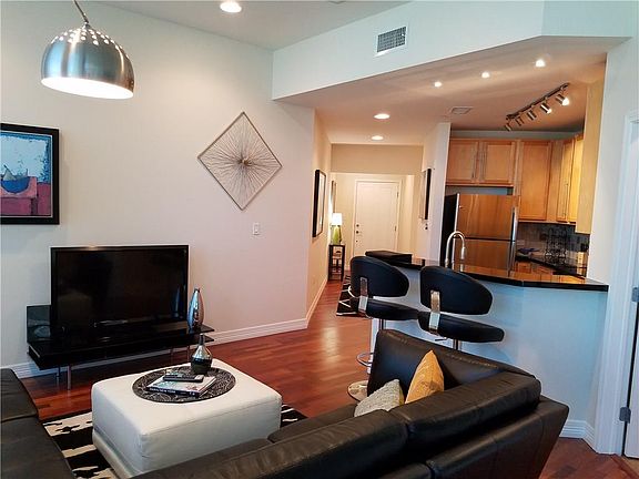 2nd image of 500 Throckmorton St APT 1009