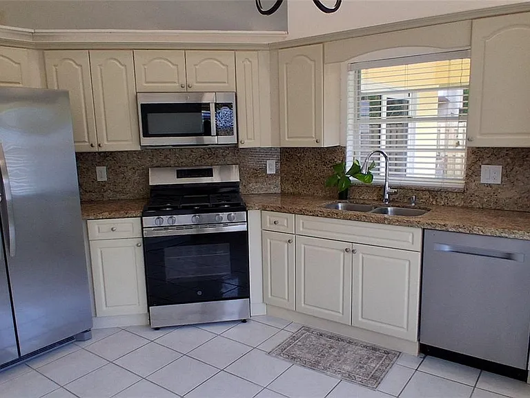 3277 NW 123rd Ave — Photo 4