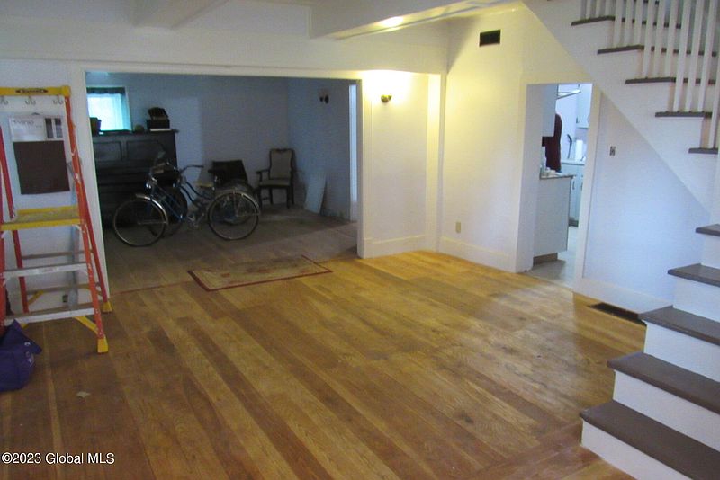 5th image of 304 Seebers Lane