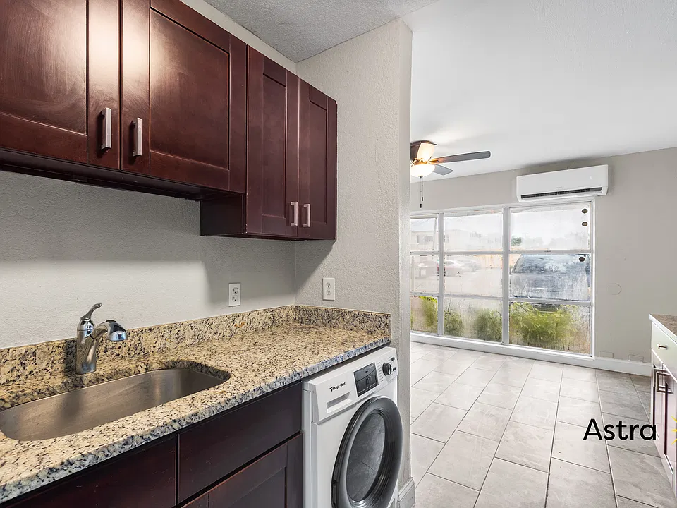 1048 S Clearview Ave #5