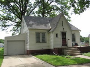 818 Linden Ave, Crete, NE 68333