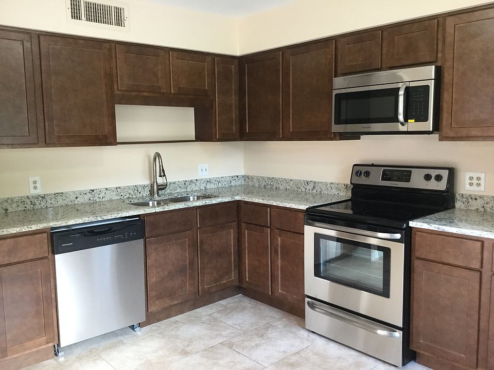 402 Windmeadows Kitchen