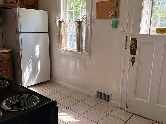 3rd image of 1653 W Forest Ave #1655