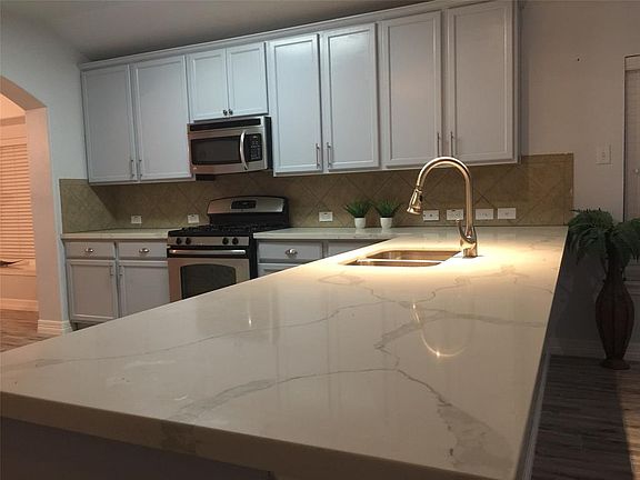 4th image of 10910 Barker Gate Ct