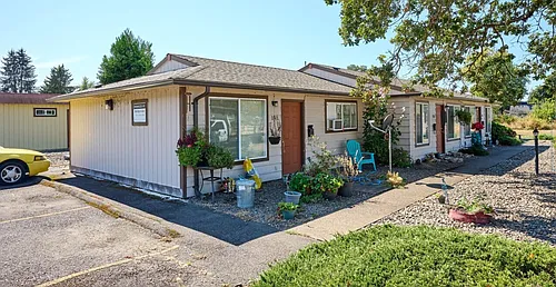 540-Oakvilla Photo 1
