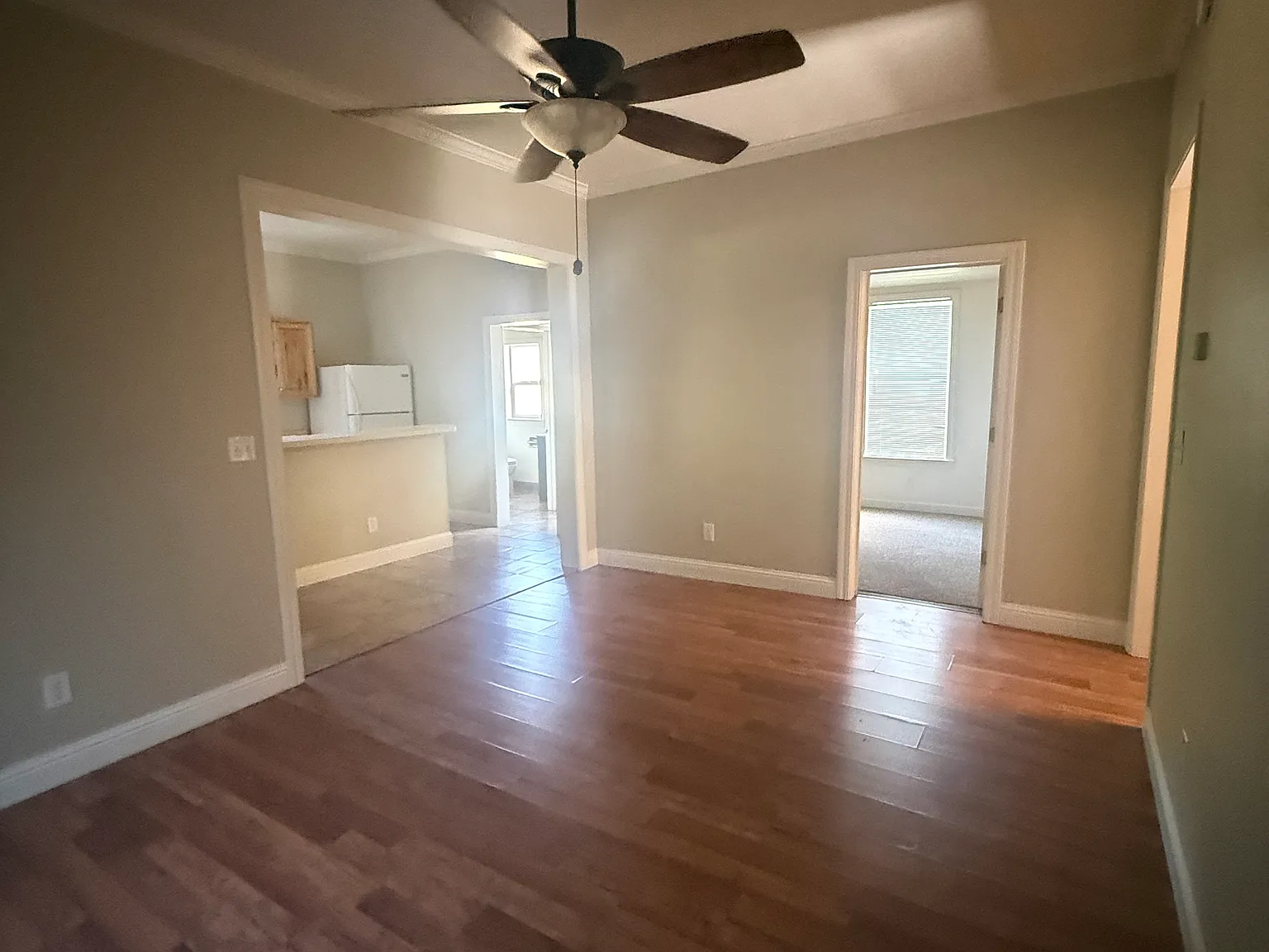 3 bed, 916 sqft, $1,800 — Photo 4