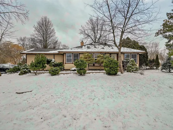 1748 N Windsor Dr, Arlington Heights, IL 60004