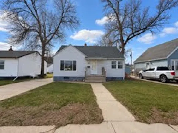 523 16th St NW, Minot, ND 58703
