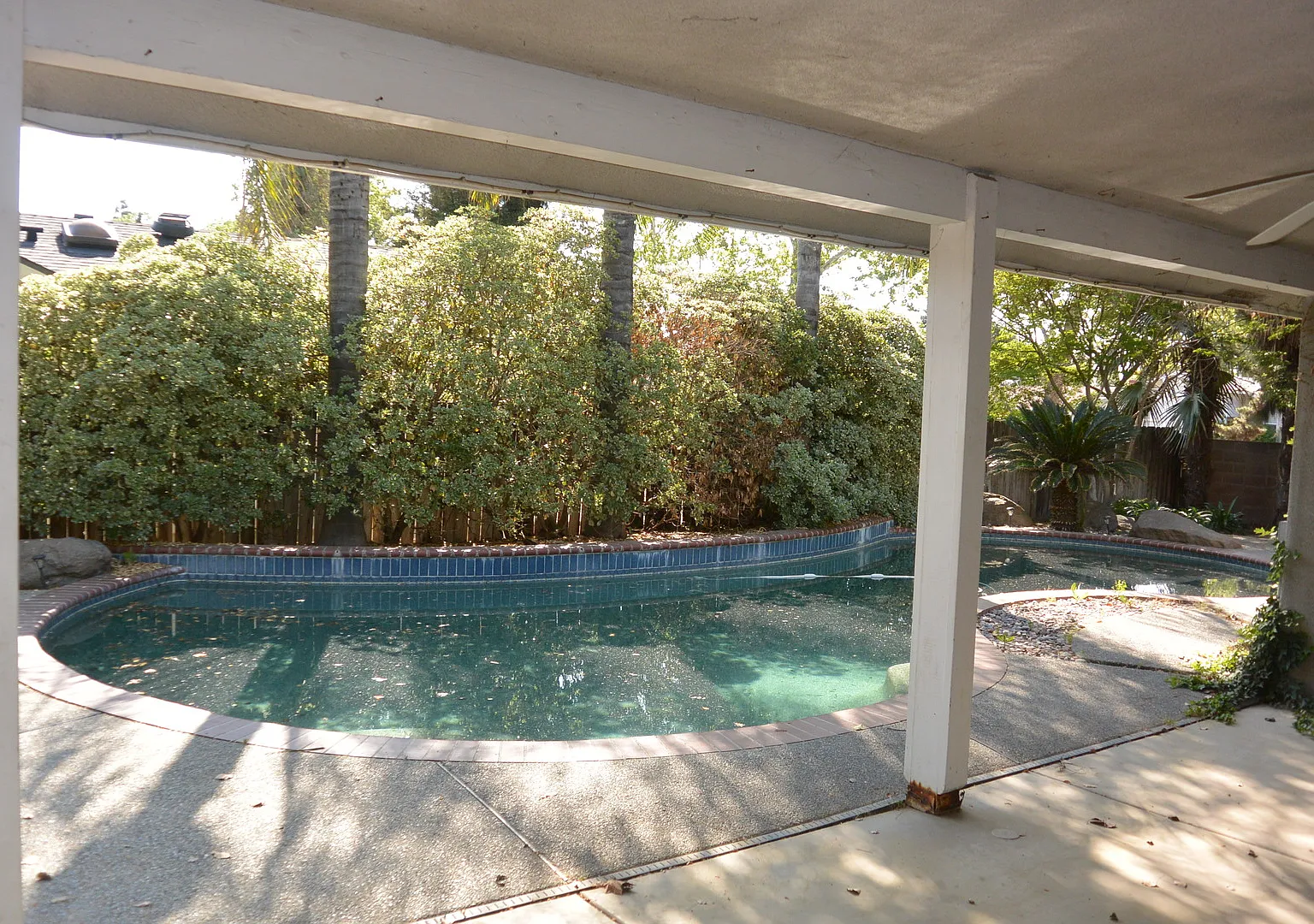 South West Home with Pool. — Photo 2
