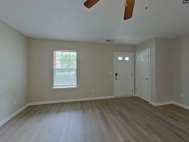 381 Valley Heights Ln — Photo 3