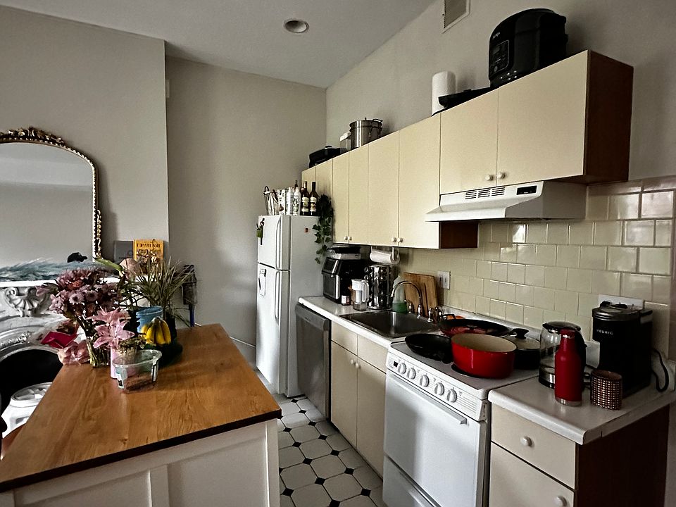 2nd image of 530 Columbus Ave #4