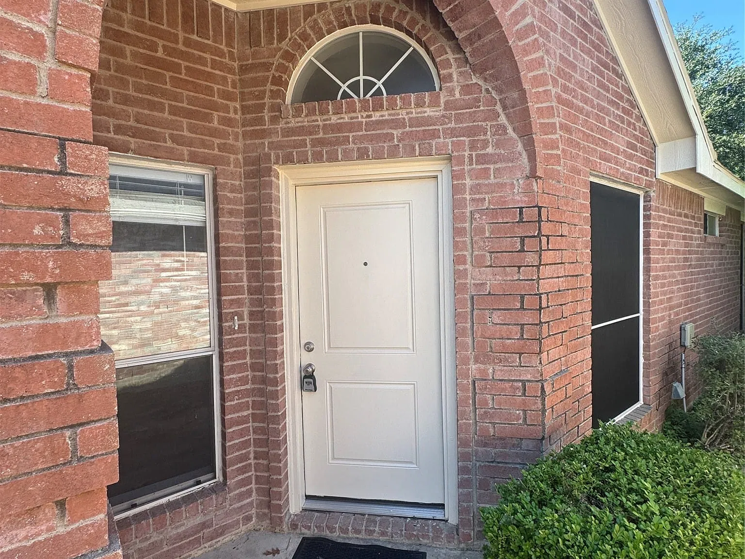 3 bed, 2.0 bath, 1271 sqft, $2,195 — Photo 3