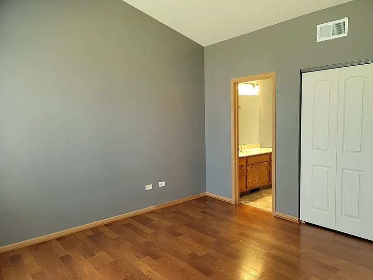 402 Waubonsee Dr — Photo 7
