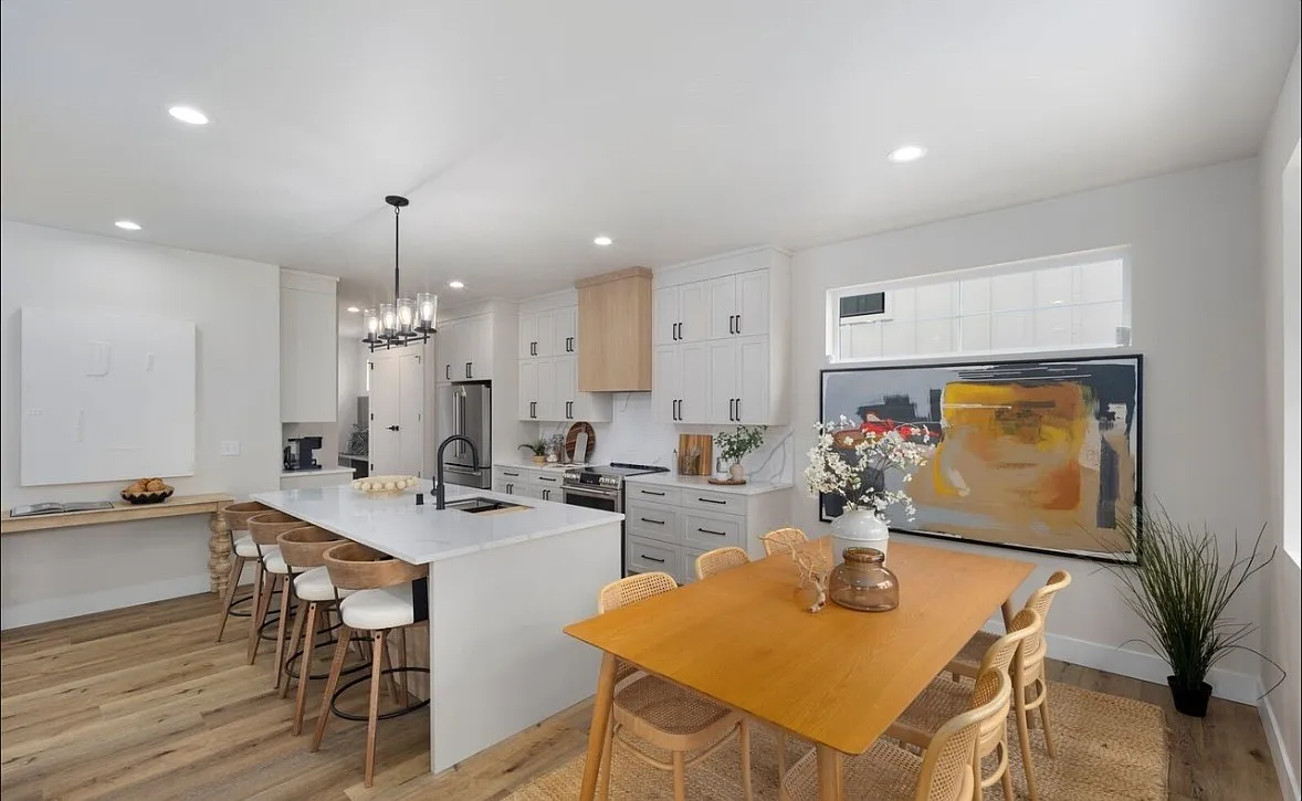 4 bed, 3.5 bath, 2651 sqft, $5,600 — Photo 3