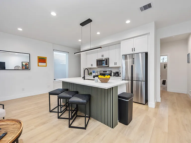 4718 Market St #1A — Photo 14