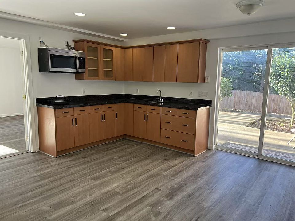1st image of 4946 131st Pl SE