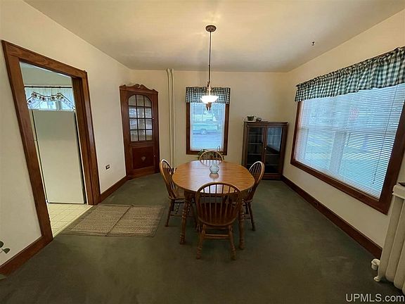 2nd image of 1004 Pine St