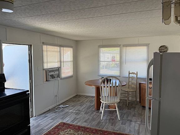 5th image of 171 Elaines Dr