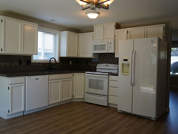 4th image of 17023 NE 21st St