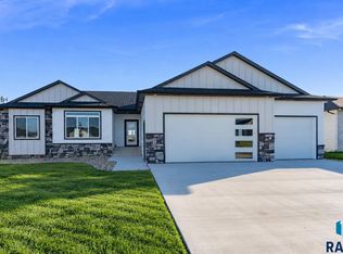 6413 E Fieldview St, Sioux Falls, SD 57110