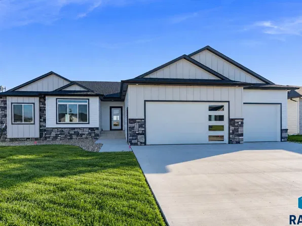 6413 E Fieldview St, Sioux Falls, SD 57110