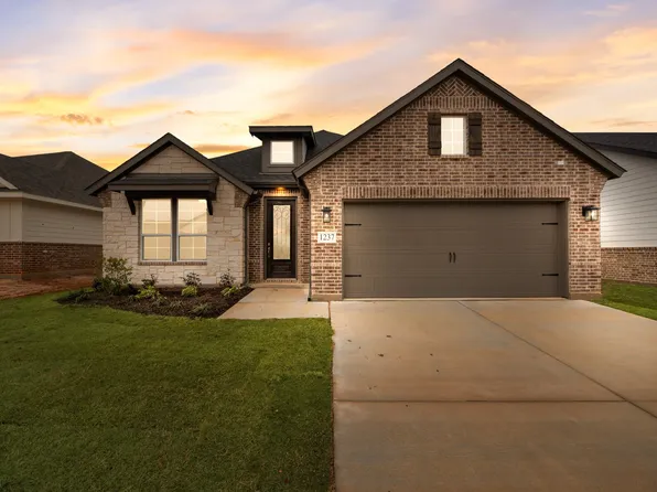 1237 Comal Ln, Springtown, TX 76082