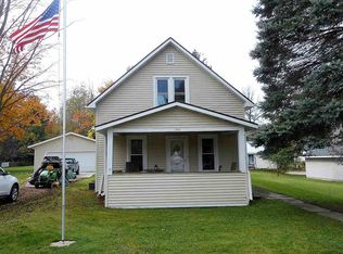 140 Adams St, Iola, WI 54945