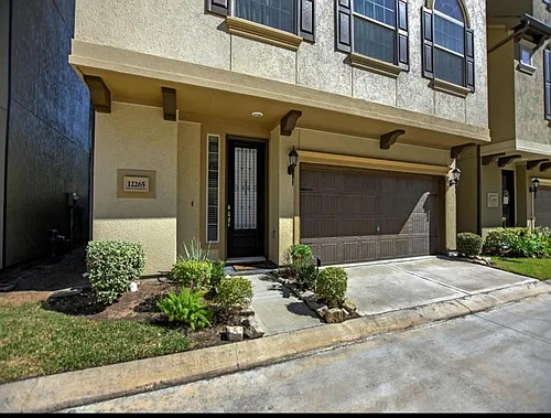 12265 Oxford Crescent Cir Photo 1