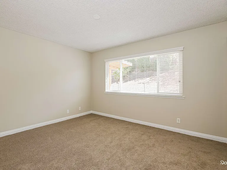 422 Chateau Dr — Photo 8