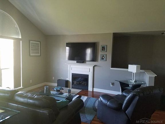 3rd image of 51783 Adler Park Dr W