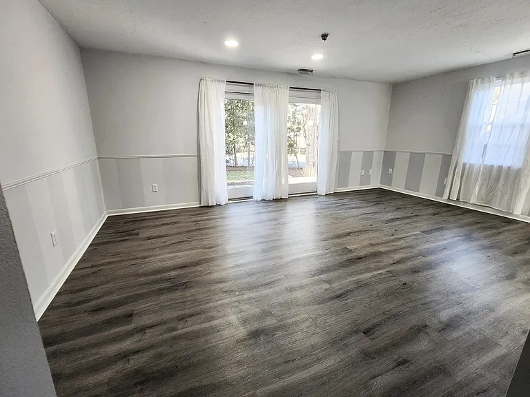 403 Erin Rd — Photo 6