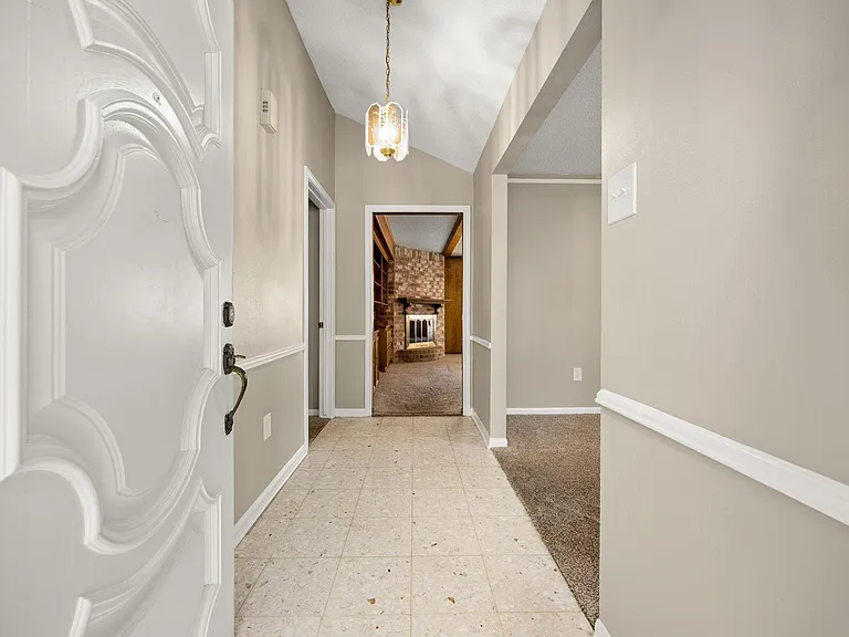 5923 Pebble Springs Dr — Photo 5