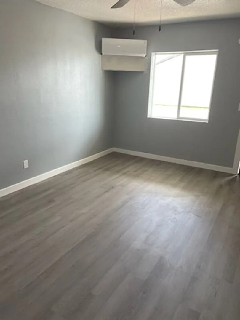 901 Apple Dr — Photo 2