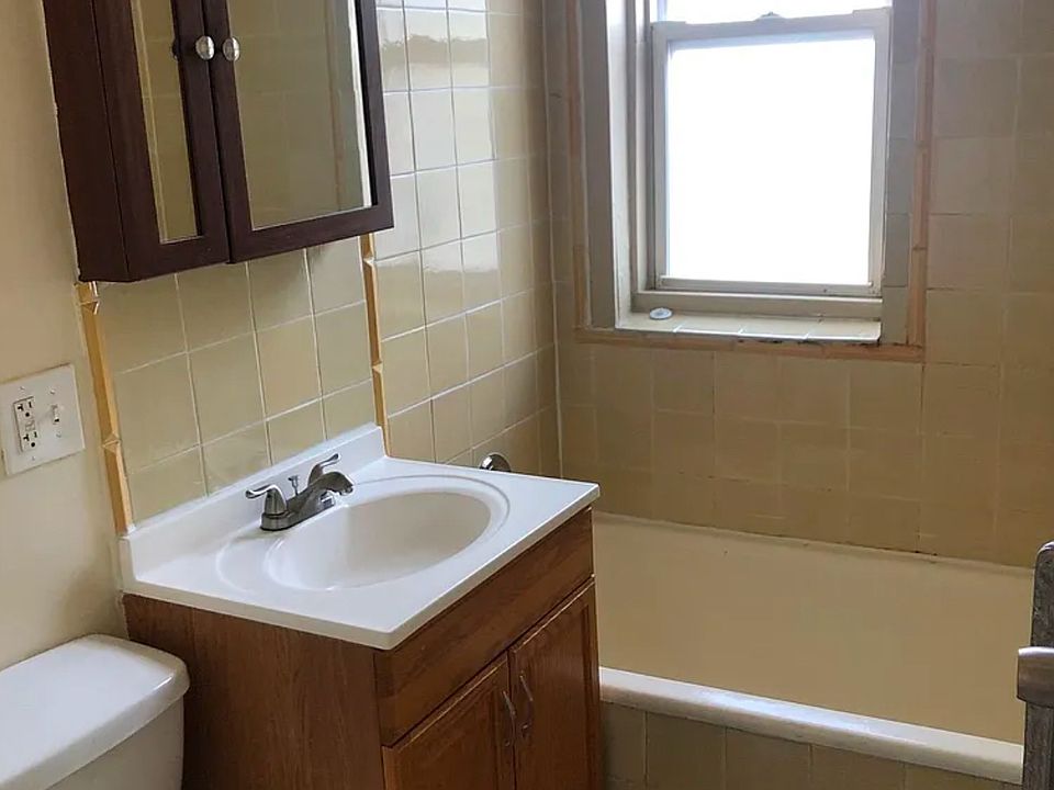2nd image of 5607 W Wabansia Ave