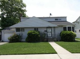 4054 Reardon Pl, Seaford, NY 11783