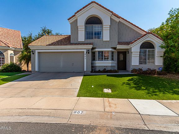 2nd image of 807 W BRADFORD Drive