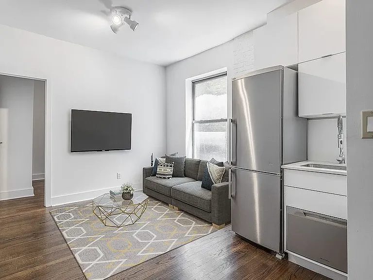 117 E 7th St #2D — Photo 3