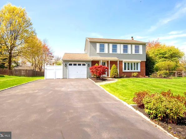 146 Station Dr, North Wales, PA 19454