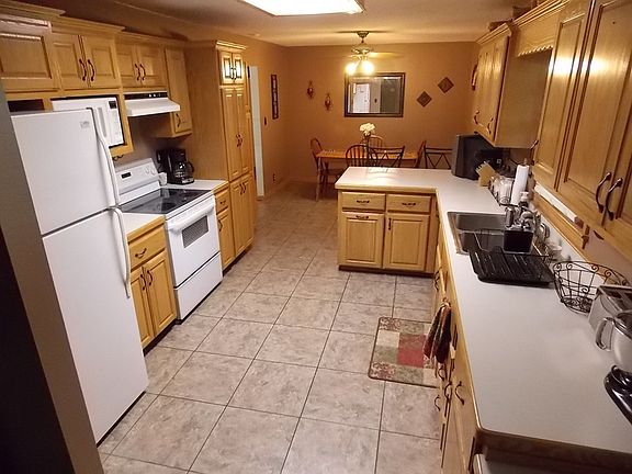5th image of 806 Lakeview Dr