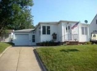 510 Independence St, Pella, IA 50219