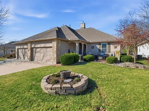 4136 SW Minnesota Dr, Lees Summit, MO 64082