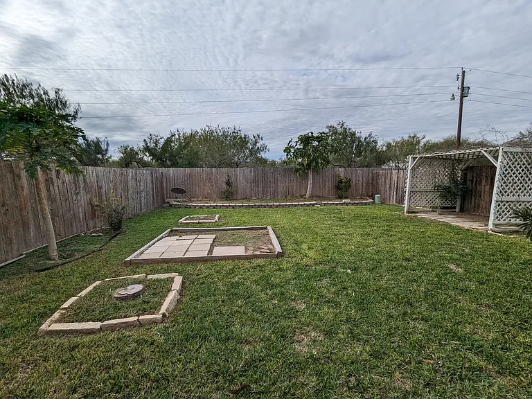 5211 Shalom Dr — Photo 34