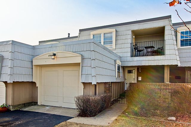 1st image of 690 Versailles Cir Unit D
